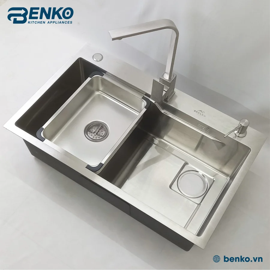 Chất liệu inox (stainless steel) của vòi chậu rửa bát 75x46 Skyler 83389 Inox