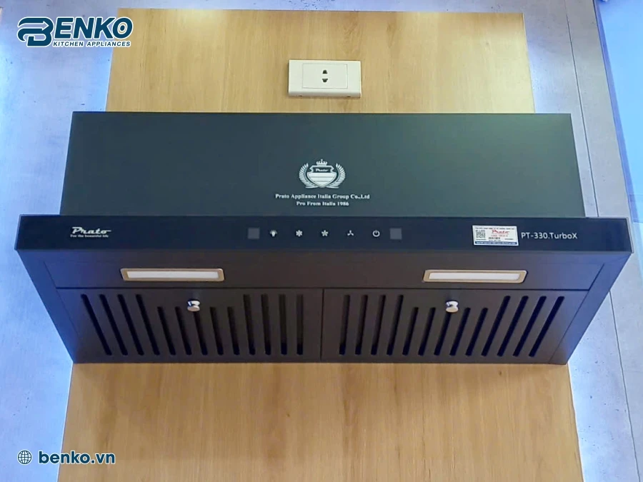 Chất liệu inox được sơn tĩnh điện màu đen trên máy hút mùi Prato PT-330 Turbox