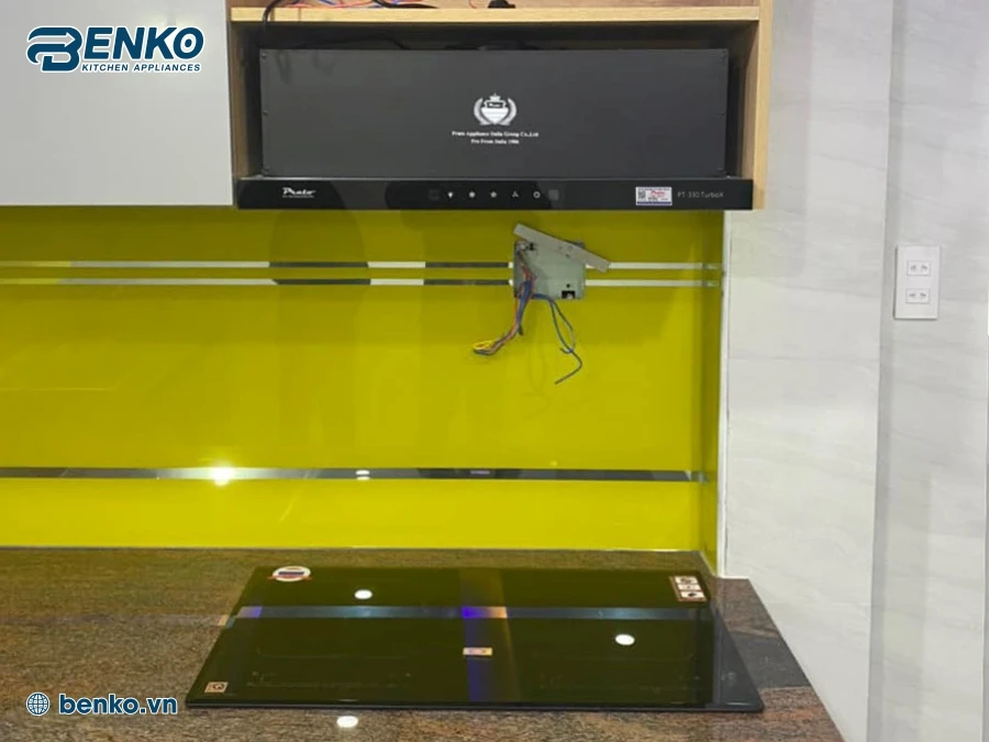 Hình ảnh lắp đặt máy hút mùi Prato PT-330 Turbox tại nhà khách hàng 1