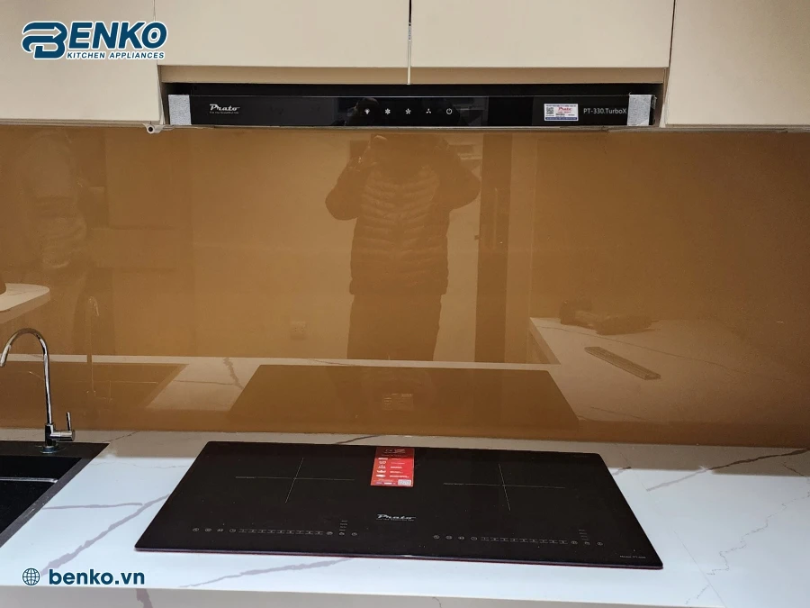 Hình ảnh lắp đặt máy hút mùi Prato PT-330 Turbox tại nhà khách hàng 2